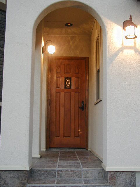 三重のイングランドスタイルの輸入住宅のドア